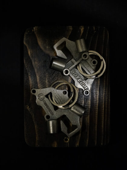 OUTCULT X FOURSPEED NOMAD AXLE PLATE KEY RING